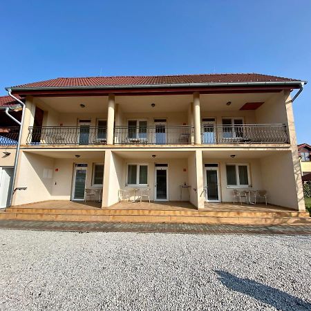 Apartmanovy Dom Flora Вельки-Медер Экстерьер фото