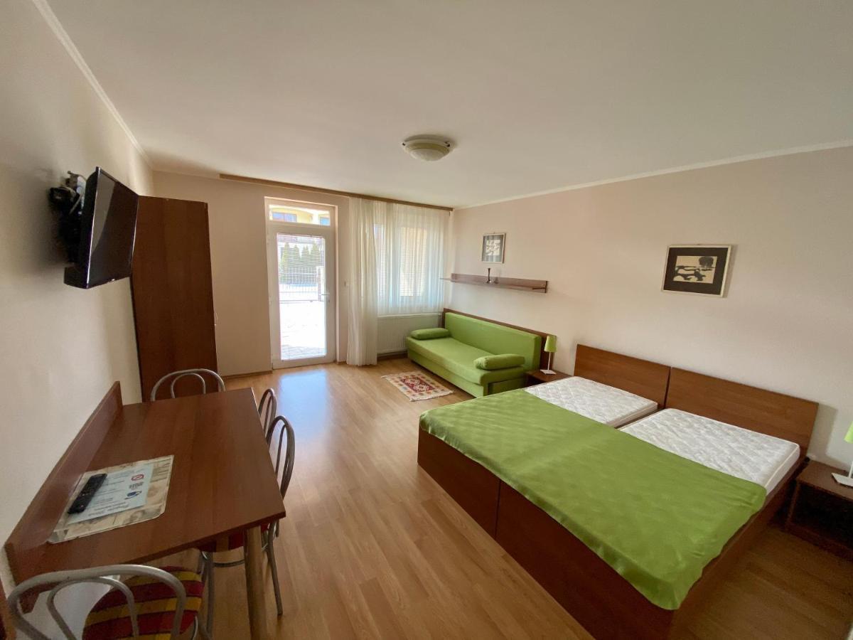 Apartmanovy Dom Flora Вельки-Медер Экстерьер фото